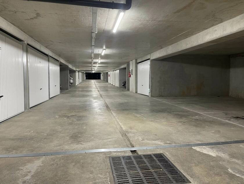 Winter Immobilier - Garage / Parking - Carros - 3ae0eb5b9c01a45b18550204048c6481_1d6a92d230_1920