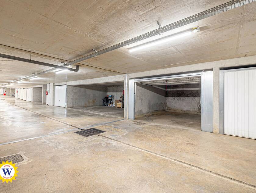 Winter Immobilier - Garage / Parking - Carros - 1f19df50d2e451a826133935928c391c_0e3c273f62_4096