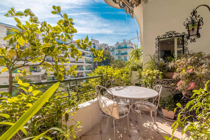 Winter Immobilier - Apartment - Nice - Fleurs Gambetta - Nice - 49710261c