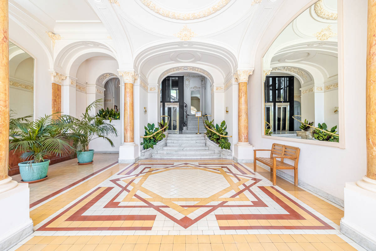 Entrée de la résidence du Winter Palace à Menton Entrée de la résidence du Winter Palace à Menton