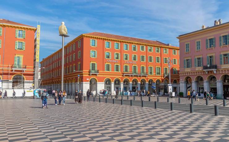 Place Massena et galleries Lafayettes Nice