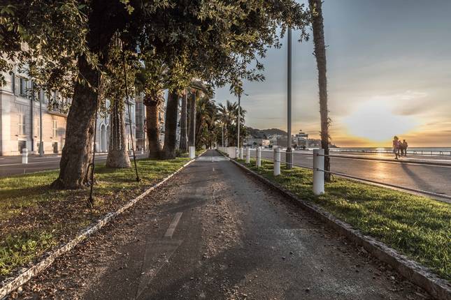 Winter Immobilier - Quartier du Vieux Nice  - Quai_des_Etats-Unis_avec_piste_cyclable